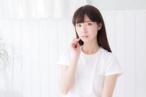 肌を気にする女性