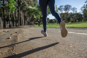 ニキビ対策には運動が効果的｜運動不足解消で期待できる美肌効果